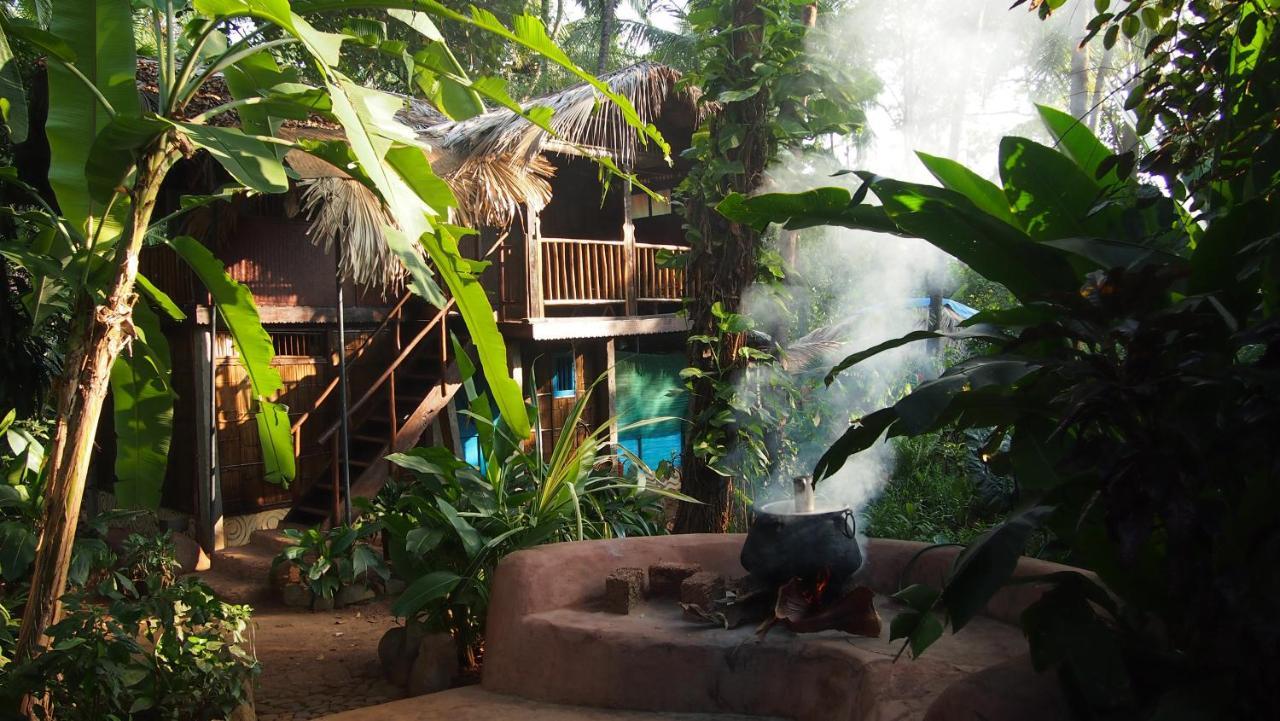 ホテル バクティ クティール ハッツ パロレム エクステリア 写真
